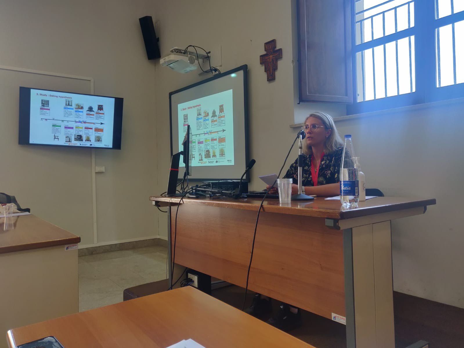 Mathilde Sneiders présentant son travail lors d’un symposium